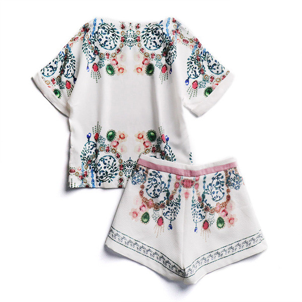 Καθημερινό γυναικείο σετ  από δύο μέρη σε λευκό χρώμα