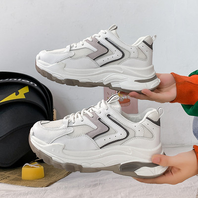 Γυναικεία αθλητικά παπούτσια - με κορδόνια και τραχιά σόλα