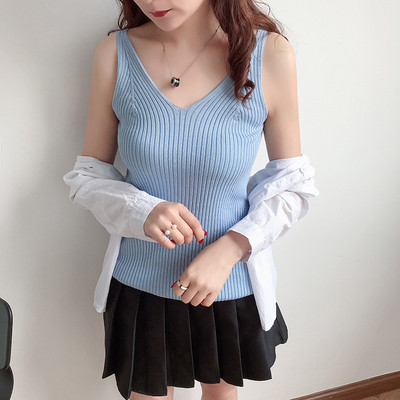 Μοντέρνο γυναικείο αμάνικο με φαρδύ λουράκι και λαιμόκοψη