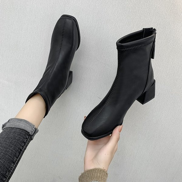 Μοντέρνες γυναικείες μπότες από οικολογικό δέρμα με τετράγωνη φτέρνα