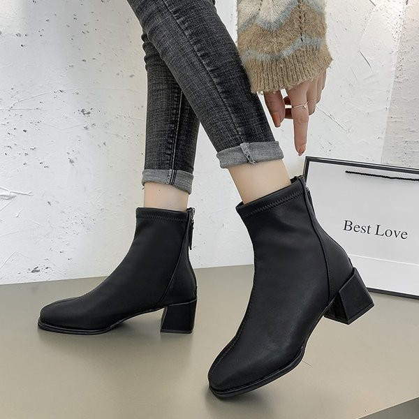 Μοντέρνες γυναικείες μπότες από οικολογικό δέρμα με τετράγωνη φτέρνα