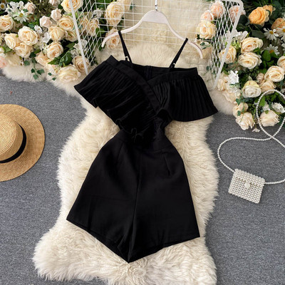 Stiilne naiste lühike kombinesoon V-kaelusega ja õhukeste rihmadega