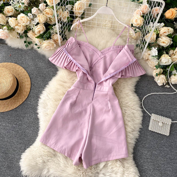 Stiilne naiste lühike kombinesoon V-kaelusega ja õhukeste rihmadega