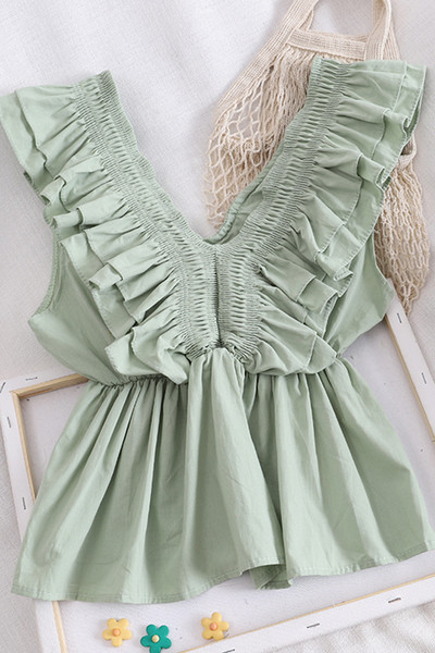 Modern női felső fürtökkel és spitz nyakkivágással