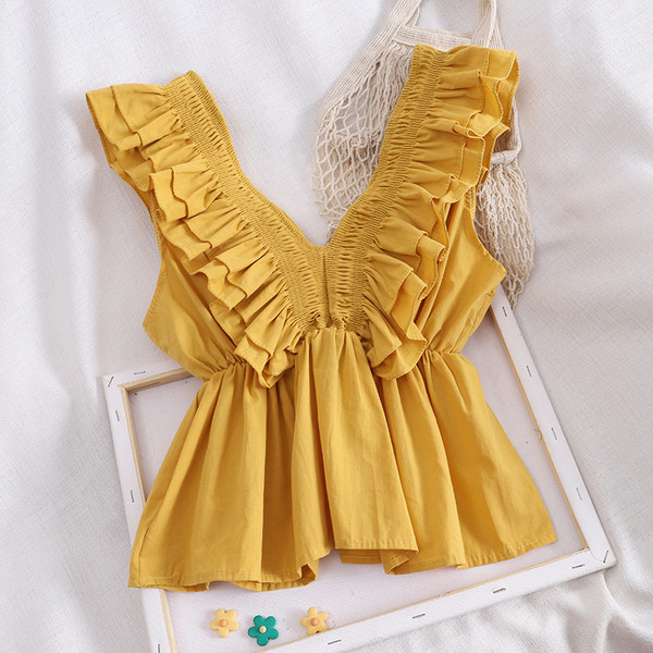 Modern női felső fürtökkel és spitz nyakkivágással