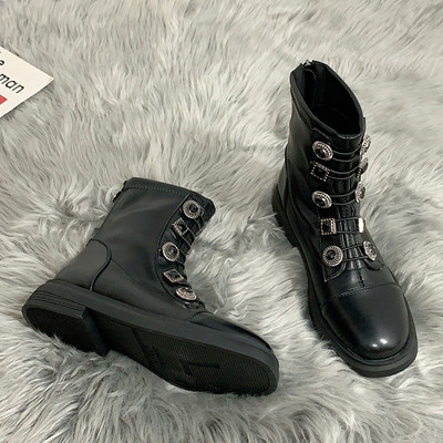 Γυναικείες καθημερινές μπότες casual με κουμπιά σε μαύρο χρώμα - δύο μοντέλα