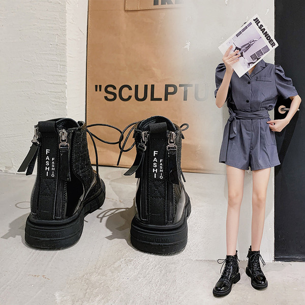 Γυναικείες μπότες με φερμουάρ και επίπεδη σόλα