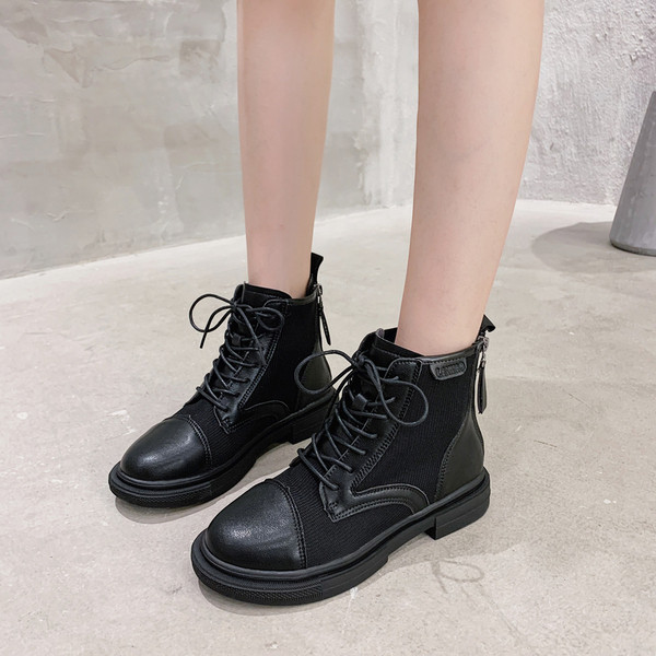 Γυναικείες μπότες με φερμουάρ και επίπεδη σόλα