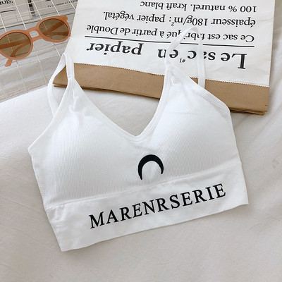 Rövid női felső vékony pánttal és hímzéssel