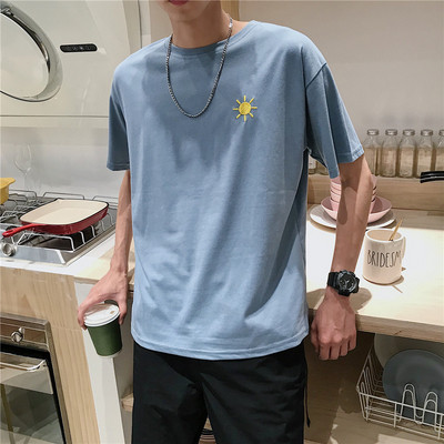 Καλοκαιρινό ανδρικό μπλουζάκι με κεντήματα