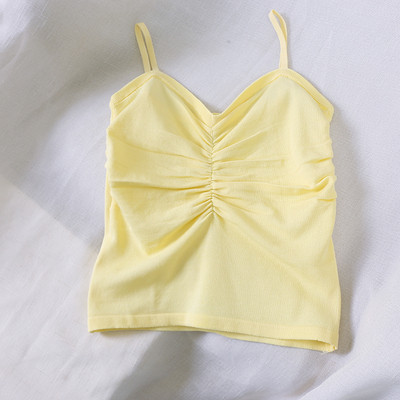 Aktuális női felső spitz nyakkivágással és vékony pántokkal