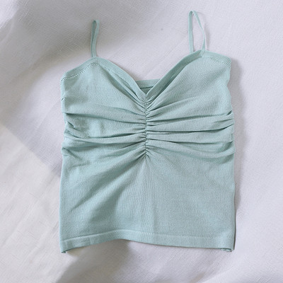 Aktuális női felső spitz nyakkivágással és vékony pántokkal