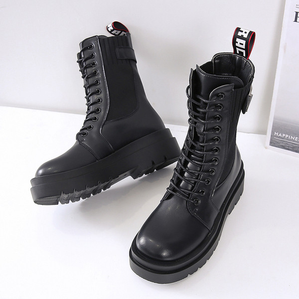 Modern női csizma magas talppal