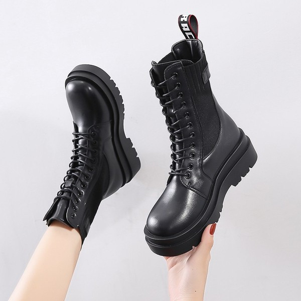 Modern női csizma magas talppal