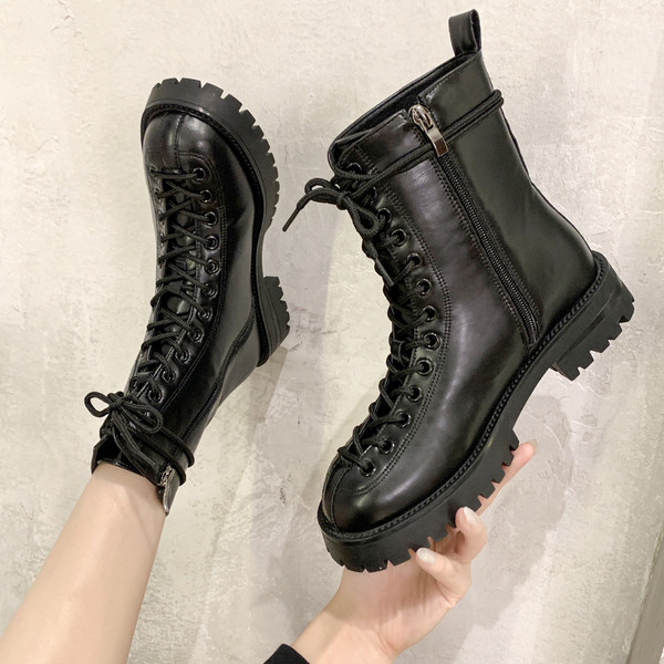 Kõrge kareda tallaga naiste saapad