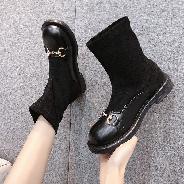 Musta värvi pandlaga ja lameda tallaga naiste saapad