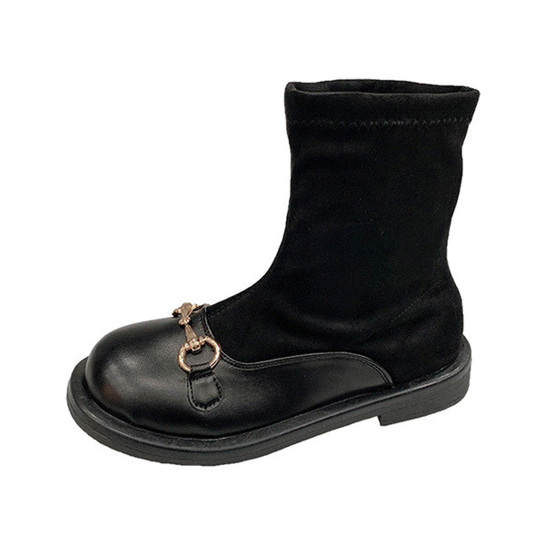 Musta värvi pandlaga ja lameda tallaga naiste saapad