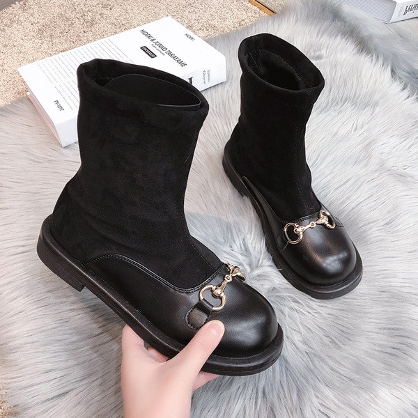 Musta värvi pandlaga ja lameda tallaga naiste saapad