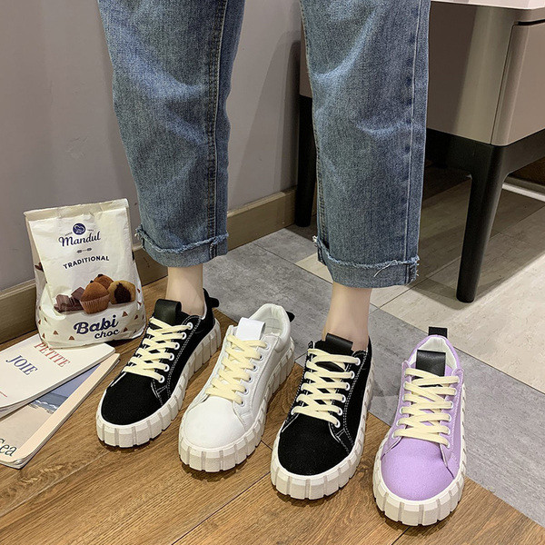 Női alkalmi tornacipő lapos talppal és fűzővel, három színben