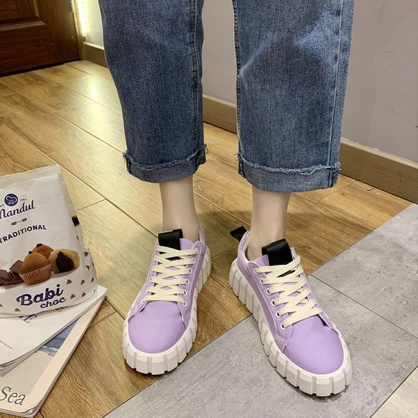 Női alkalmi tornacipő lapos talppal és fűzővel, három színben