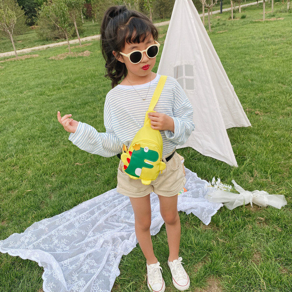 Καθημερινή παιδική τσάντα με εκτύπωση δεινοσαύρων και τρισδιάστατα στοιχεία