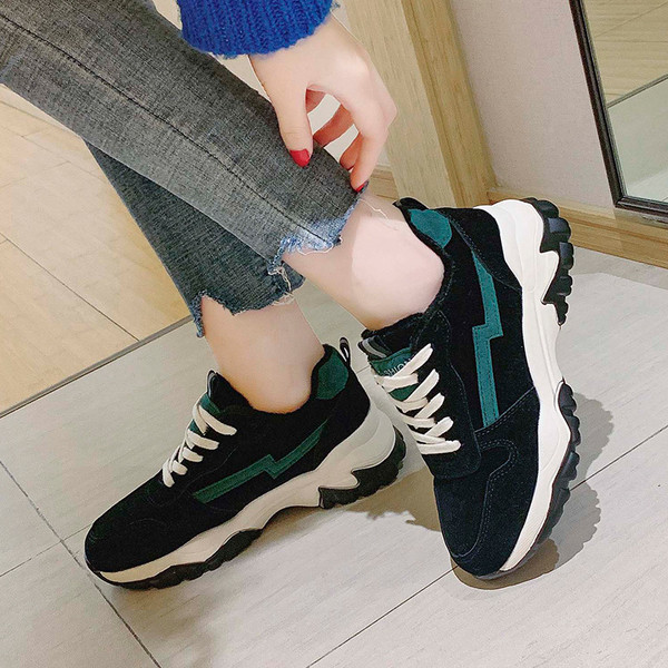 Νέο μοντέλο γυναικεία αθλητικά παπούτσια με κορδόνια και τραχιά σόλα