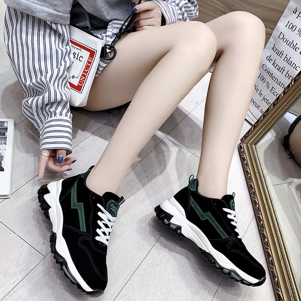 Νέο μοντέλο γυναικεία αθλητικά παπούτσια με κορδόνια και τραχιά σόλα