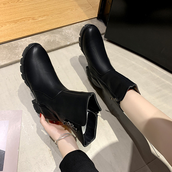 Peidetud platvormiga nahast naiste saapad