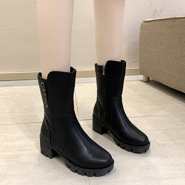 Peidetud platvormiga nahast naiste saapad