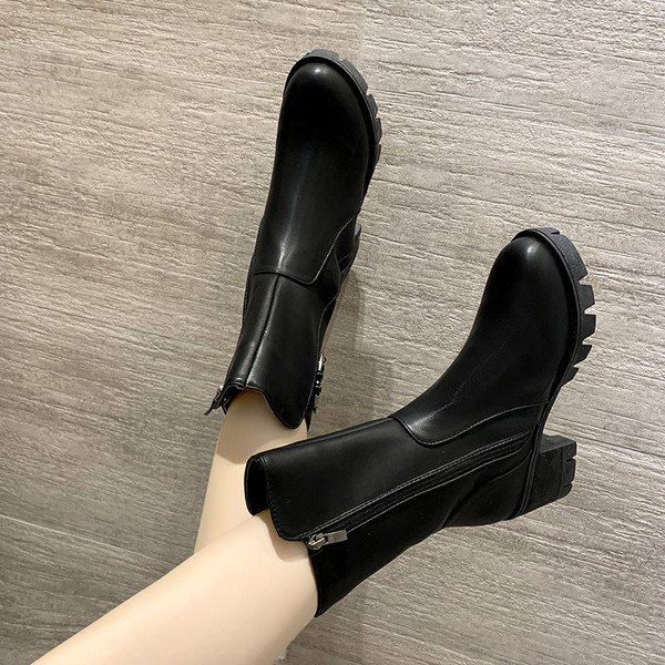 Peidetud platvormiga nahast naiste saapad