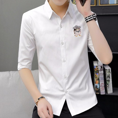 Stílusos férfi ing hímzéssel és klasszikus gallérral