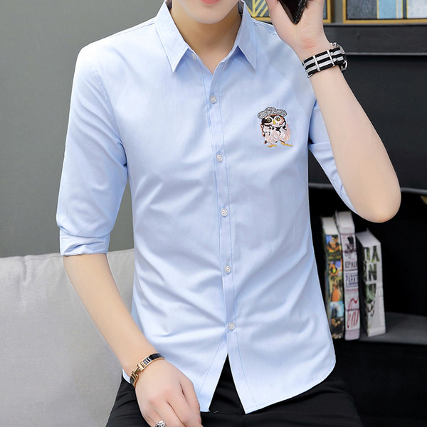 Stílusos férfi ing hímzéssel és klasszikus gallérral