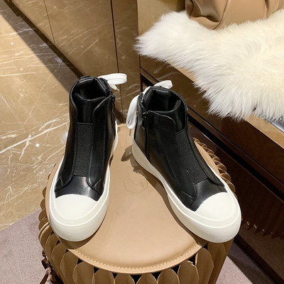 Γυναικεία έκο δερμάτινα αθλητικά παπούτσια με επίπεδη σόλα και κορδόνια