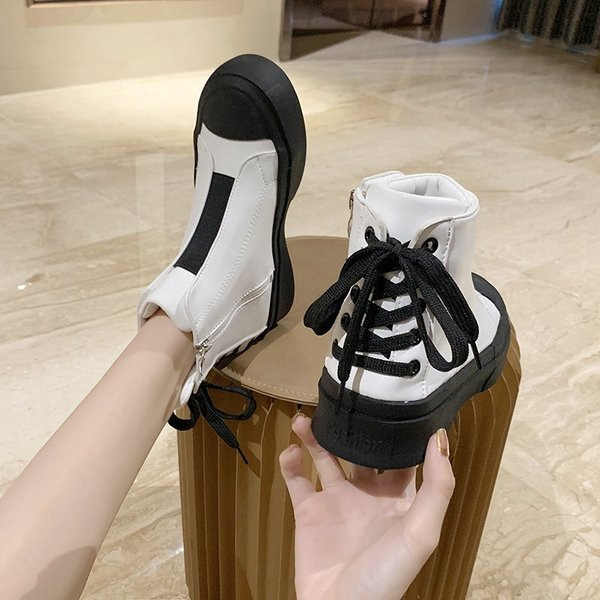 Γυναικεία έκο δερμάτινα αθλητικά παπούτσια με επίπεδη σόλα και κορδόνια