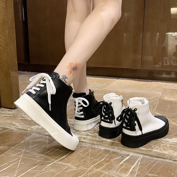 Γυναικεία έκο δερμάτινα αθλητικά παπούτσια με επίπεδη σόλα και κορδόνια