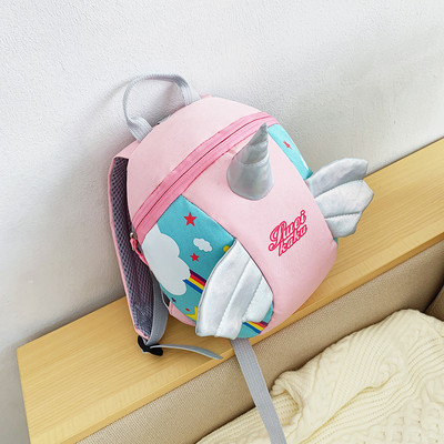 Gyermek hátizsák egy unikornis nyomattal és 3D elemekkel