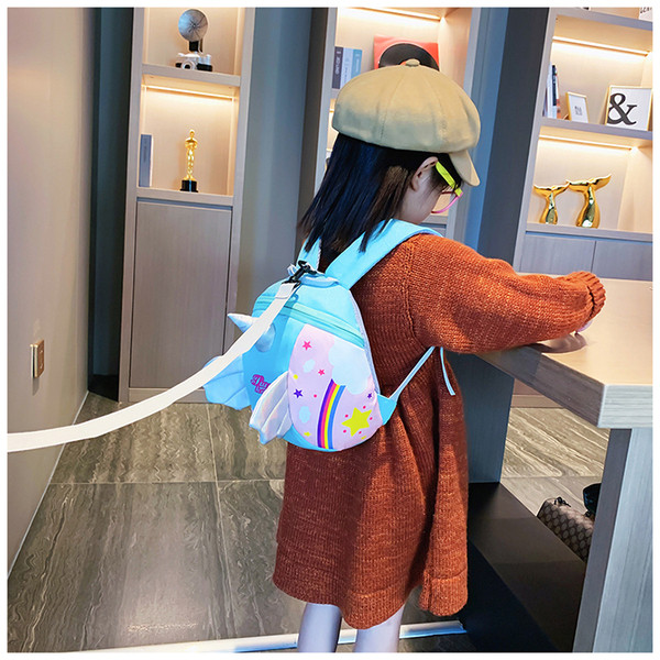 Gyermek hátizsák egy unikornis nyomattal és 3D elemekkel