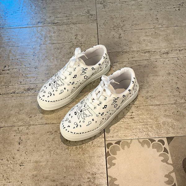 Valget värvi vabaaja tossud - tasase tallaga