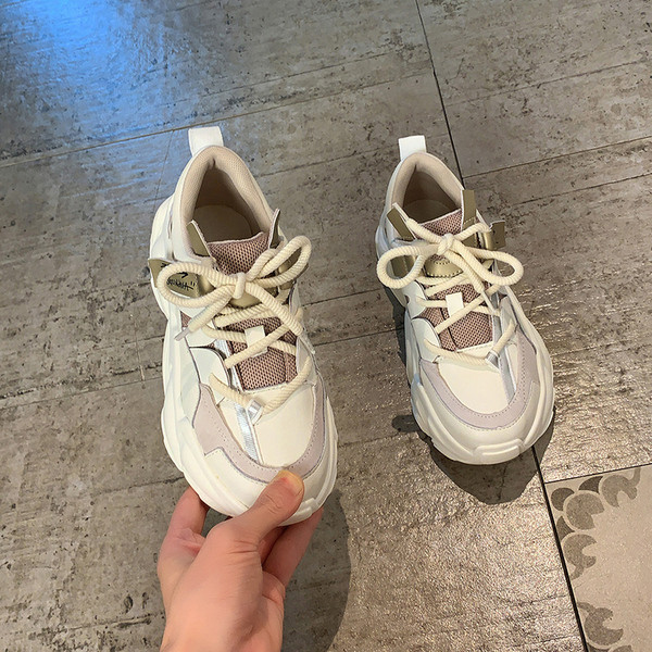 Γυναικεία αθλητικά παπούτσια με πλατφόρμα 5 cm και κορδόνια
