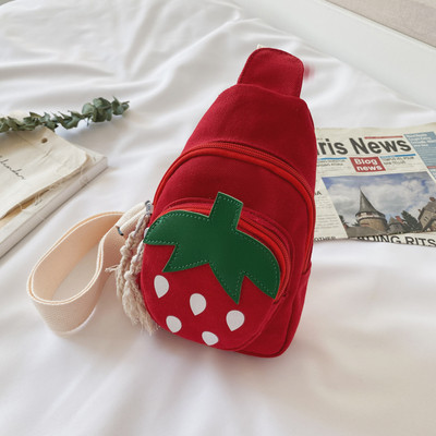 Παιδική τσάντα με τρισδιάστατη φράουλα