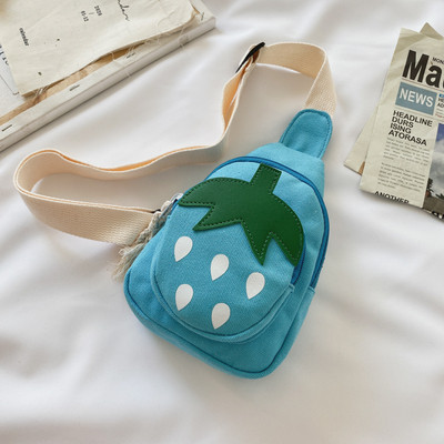 Παιδική τσάντα με τρισδιάστατη φράουλα