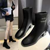 Sieviešu moderni zābaki ar kvadrātveida papēdi