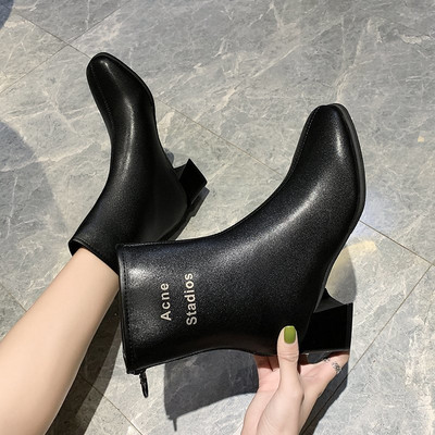 Sieviešu moderni zābaki ar kvadrātveida papēdi