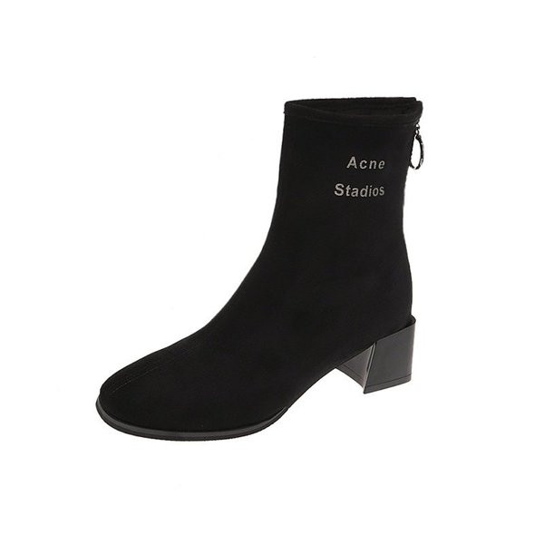 Sieviešu moderni zābaki ar kvadrātveida papēdi