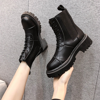 Γυναικείες μπότες με κορδόνια σε λευκό και μαύρο χρώμα από οικολογικό δέρμα