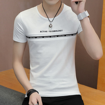 Alkalmi férfi póló feliratokkal és ovális nyakkivágással