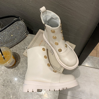 Νέο μοντέλο γυναικείες μπότες με μεταλλικά στοιχεία σε τρία χρώματα