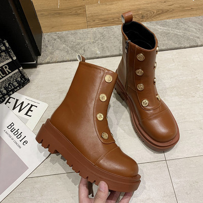 Νέο μοντέλο γυναικείες μπότες με μεταλλικά στοιχεία σε τρία χρώματα