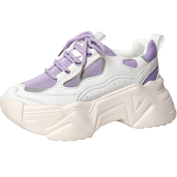 Női tornacipő vastag platformmal és fűzővel