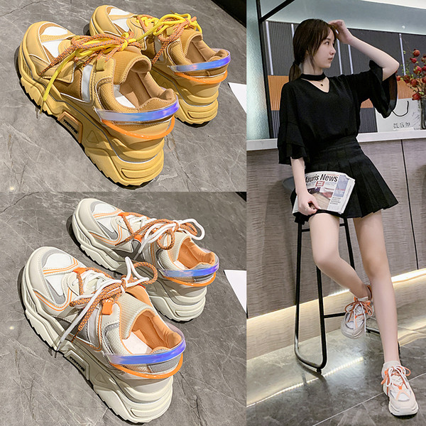 Γυναικεία μοντέρνα αθητικά παπούτσια με κορδόνια και τραχιά σόλα